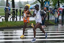 W kategorii mężczyzn zwyciężył Kenijczyk Mathew Kosgei, z czasem 2,18.16 godz.; wśród kobiet najlepsza okazała się zawodniczka z