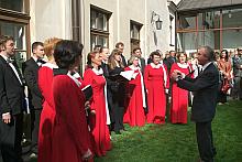 Podczas uroczystości śpiewał Akademicki Chór Organum, od roku 1969 kierowany przez znanego krakowskiego pedagoga i organistę Bog