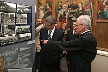Na wystawie w Muzeum Archidiecezjalnym pokazano fotografie obrazujące działalność duszpasterską byłego metropolity.