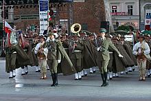 Orkiestra Reprezentacyjna Straży Granicznej z Nowego Sącza zarówno w stroju, jak i w repertuarze odwołuje się do tradycji orkies