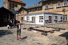 Wystawie towarzyszy czasowa ekspozycja prezentująca budynek muzeum przed remontem. 