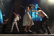 ...uczniowie Studia Baletowego przy Operze Krakowskiej, grupy break dance "Misjonarze Rytmu",...