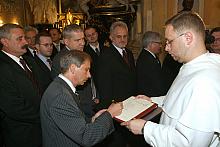 Swoje podpisy złożyli również biorący udział w uroczystości krakowscy radni.