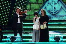 Anna Dymna przedstawiła laureatkę Festiwalu Zaczarowanej Piosenki,  której akompaniował Zbigniew Wodecki.