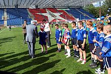 Akcję, w ramach której rozegrany został mecz, wspierają między innymi: Michel Platini, Zbigniew Boniek, Emilio Butragueňo, Józef