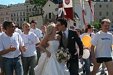 Katarzyna i Tomasz Palusińscy  na start przyszli prosto z kościoła św. Anny, gdzie właśnie wzięli ślub.