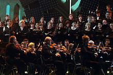Oratorium wykonały orkiestra i chór Opery Krakowskiej oraz chór Państwowej Ogólnokształcącej Szkoły Muzycznej im. Fryderyka Chop