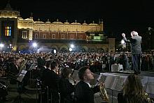 Zgromadzona młodzież wspólnie odśpiewała kanon "Od Krakowa goście jadą" Feliksa Nowiejskiego.