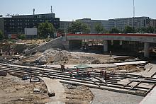 Kolejnym etapem przebudowy Ronda Mogilskiego będzie otwarcie w połowie września ruchu tramwajowego na linii Mogilska - Lubicz. 