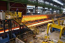 Walcownia może rocznie produkować 2.4 miliona ton blach. 