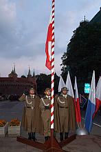 W przedzień Święta Wojska Polskiego przy Grobie Nieznanego Żołnierza odbyła się uroczystość, którą rozpoczął hejnał mariacki. Po