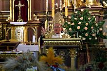 Mszę świętą we wróblowickim  kościele pod wezwaniem Przemienienia Pańskiego celebrował ksiądz biskup Albin Małysiak.
