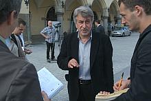 Kwestie związane z podziemiami wyjaśniał dziennikarzom również profesor Ireneusz Płuska.