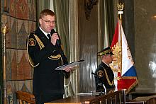 Uroczystość w sali Obrad Rady Miasta Krakowa otworzył Janusz Wiaterek, Komendant Straży Miejskiej.