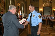 Inspektor Marek Czuba otrzymał z rąk Prezydenta list pochwalny.
