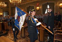 Uroczystość zakończyło wyprowadzenie sztandaru Straży Miejskiej. Sztandar ten Prezydent Krakowa Jacek Majchrowski przekazał Stra