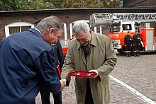 Alfred Weissleider, Komendant I Jednostki Straży Pożarnej z Franfurtu przekazał Prezydentowi Jackowi Majchrowskiemu kluczyki do 
