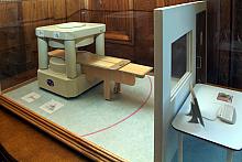 Na czas podpisywania umowy ustawiono makietę tomografu rezonansu magnetycznego. 