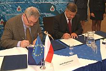 Prezydent Jacek Majchrowski oraz Prezes Zarządu MPWiK SA w Krakowie Ryszard Langer podpisali akty erekcyjne "Stacji Termicz