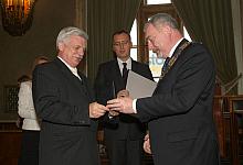 W imieniu SKOZK srebrny Medal Cracoviae Merenti odebrał prof. Franciszek Ziejka.
Dyplomy laureatom wręczał Przewodniczący Rady 