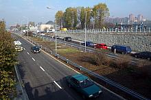 Ulica Konopnickiej na odcinku od ronda Grunwaldzkiego do mostu Dębnickiego zyskała dodatkowy pas ruchu dla autobusów komunikacji