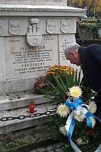 Kwiaty na grobach Prezydentów Miasta Krakowa