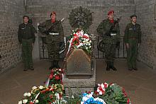 Przy trumnie Marszałka wartę zaciągnęli żołnierze Wojska Polskiego oraz harcerze.