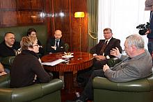 Oprócz Jerzego Owsiaka w spotkaniu wzięli udział przedstawiciele TVN z Prezesem Jarosławem Potaszem na czele.
