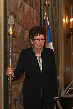 Przewodniczaca Rady Miasta Krakowa Małgorzata Radwan-Ballada, uderzeniem laski w podłogę, zamknęła uroczystą sesję zwołaną dla u
