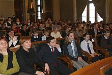 W sali Obrad Rady Miasta Krakowa zgromadzili się przedstawiciele 49. szkół, przedszkoli i domów kultury, które otrzymały z Urzęd