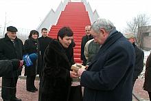 Podczas uroczystego otwarcia obiektu, radna Grażyna Fijałkowska wręczyła Prezydentowi Jackowi Majchrowskiemu oryginalny prezent 