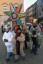 ...w której udział wzięli - oprócz mieszkańców Krakowa - także uczestnicy pochodu przybyli z różnych stron Małopolski. 