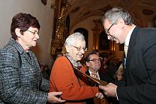 Dyplomy KIKu z rąk prezesa Zbigniewa Mortka otrzymali również: Barbara Filkowa, Maria Jędo, Ryszard Rudziński...