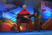 Poseł do Parlamentu Europejskiego Janusz Wojciechowski wystąpił w stańczykowym stroju i z gitarą w rękach.
