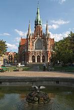 Neogotycki kościół pod wezwaniem świętego Józefa, to nieoficjalna katedra Podgórza, prawobrzeżnej dzielnicy Krakowa. Obecny kszt