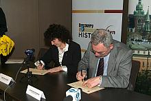 W Pawilonie Wyspiański 2000 podpisana została deklaracja w sprawie współpracy Miasta Krakowa oraz kanału Discovery Historia. Ze 