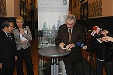 Na zakończenie wizyty Prezydent Krakowa podpisał "Oświadczenie woli" nastepującej treści: 
"Moją wolą jest, by w
