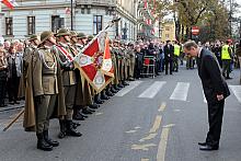 Minister Obrony Narodowej, Bogdan Klich oddał honory sztandarowi. Rozpoczęła się uroczystość.