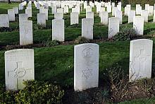 Na cmentarzu wojskowym przy ulicy Prandoty spoczywa 522 żołnierzy pochodzących z krajów Brytyjskiej Wspólnoty Narodów. 