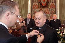 ...oraz ks. Bronisław Fidelus, archiprezbiter Bazyliki Mariackiej, w której, zgodnie z wieloletnią tradycją, odprawiane są naboż