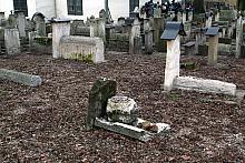 W okresie okupacji niemieckiej w latach 1939-1945 cmentarz zamieniony został w śmietnisko, a barbarzyński okupant zniszczył więk