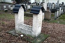 Po II wojnie  światowej podczas porządkowania cmentarza odnaleziono pod warstwą ziemi szereg nagrobków w wieku XVII i XVIII. 
Z