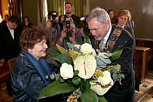 Jubilatka otrzymała również wspaniały bukiet kwiatów z rąk Prezydenta Jacka Majchrowskiego.