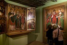 Wyrosłe z ducha średniowiecza wizerunki świętych łatwo rozpoznaje się po atrybutach. Choć i święty Mikołaj i święty Stanisław no