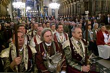 Jak co roku wawelską katedrę wypełnił tłum krakowian. 
Na pierwszym planie Bracia Kurkowi z Marszałkami i Królem "Jubileus