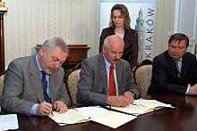 Prezydent Krakowa Jacek Majchrowski i Marszałek Województwa Małopolskiego, Marek Nawara podpisali umowę w sprawie opracowania ko