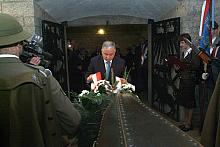 Prezydent RP Lech Kaczyński w Krypcie Marszałka Piłsudskiego