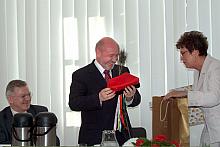 Jednym z punktów spotkania była wymiana prezentów. Władimir Płatonow, Przewodniczący Moskiewskiej Dumy Miejskiej był wyraźnie ur