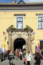 Pałac biskupów krakowskich z "Papieskim" oknem jest miejscem chętnie odwiedzanym przez pielgrzymów, jednak w rocznicę 