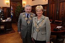 ...oraz pozowała do wspólnego zdjęcia w Prezydentem Krakowa. 